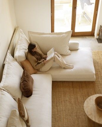 Camila - Sofá con chaise longue derecho tono blanco roto de varias medidas