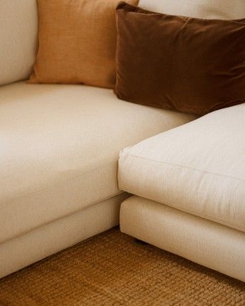 Camila - Sofá con chaise longue izquierdo tono blanco roto de varias medidas
