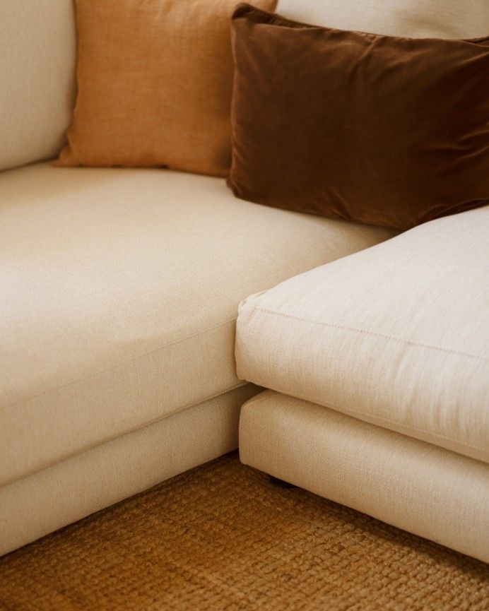 Camila - Sofá con chaise longue izquierdo tono blanco roto de varias medidas