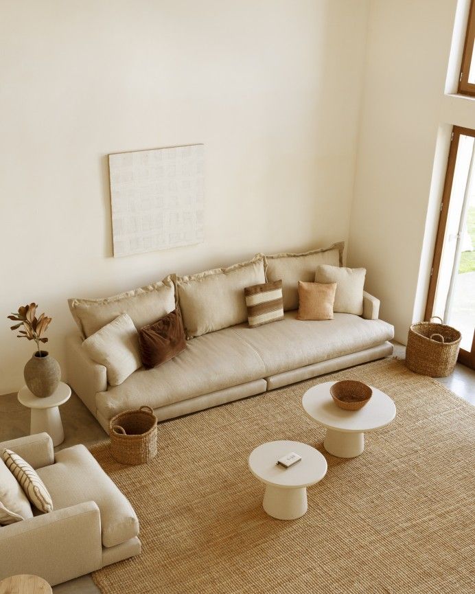 Camila - Sofá recto tono beige de 325x105cm