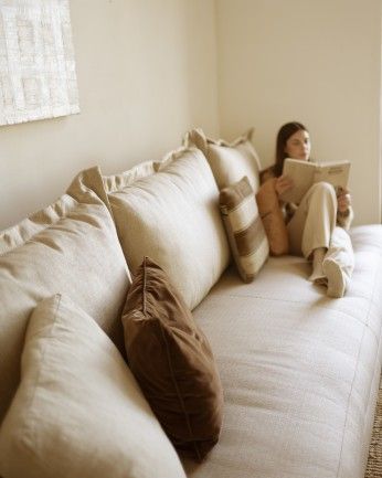 Camila - Sofá recto tono beige de 325x105cm