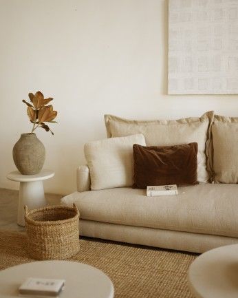Camila - Sofá recto tono beige de 325x105cm
