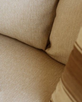 Camila - Sofá recto tono beige de 215x105cm
