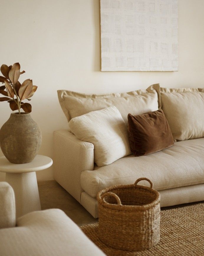 Camila - Sofá recto tono beige de 325x105cm
