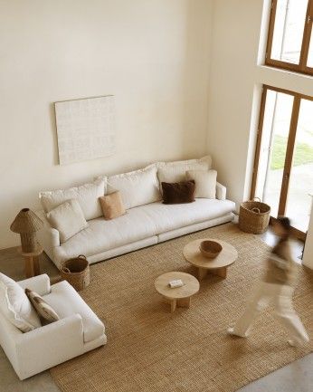 Camila - Sofá recto tono blanco roto de 325x105cm