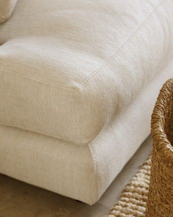 Camila - Sofá recto tono blanco roto de 325x105cm