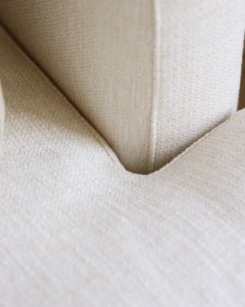 Camila - Sofá recto tono blanco roto de 325x105cm