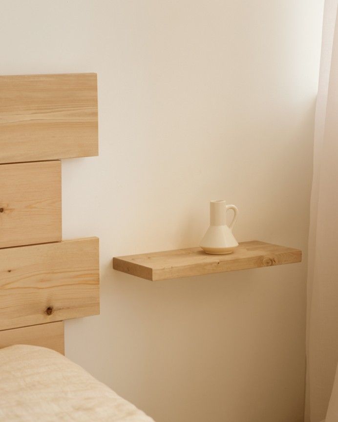 Tak - Mesita de noche de madera maciza flotante en tono roble medio de 45cm