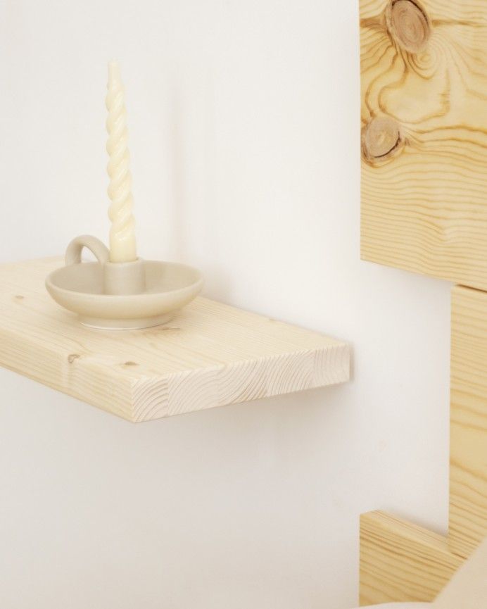 Tak - Mesita de noche de madera maciza flotante en tono natural de 45cm