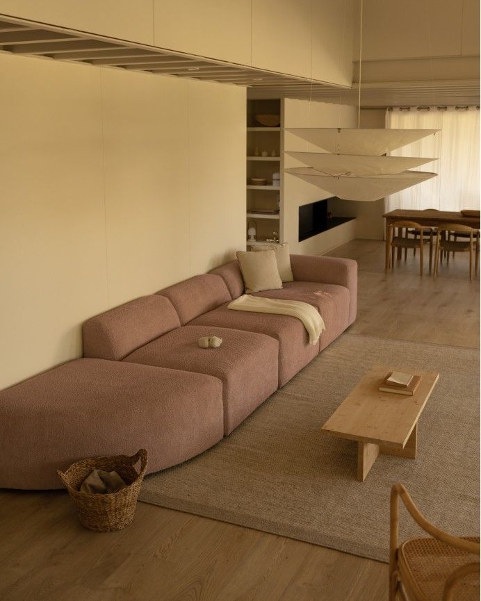 Bruce - Sofá de 4 módulos con curva de bouclé color rosa 410x110cm