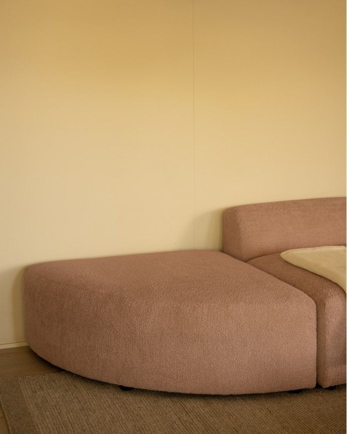 Bruce - Sofá de 4 módulos con curva de bouclé color rosa 410x110cm