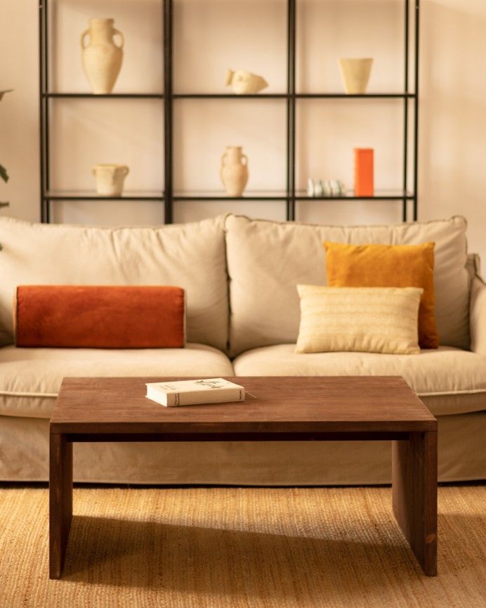 Denia - Mesa de centro de madera maciza en tono nogal de 109,4x45x74cm