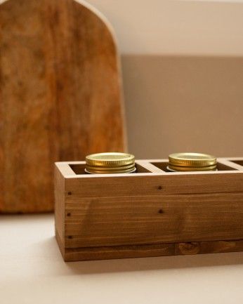 Marine - Organizador con cuatro departamentos de madera maciza tono roble oscuro de 10x40cm