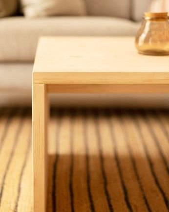 Denia - Mesa de centro de madera maciza en tono natural de 109,4x45x74cm