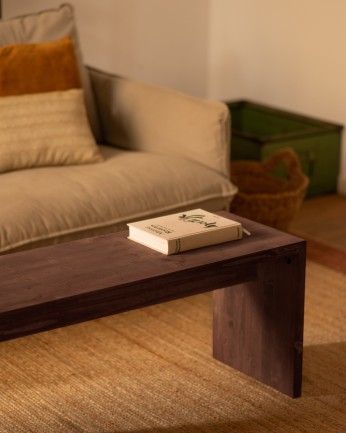 Denia - Mesa de centro de madera maciza en tono nogal de 110x45x35cm