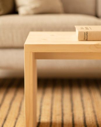 Denia - Mesa de centro de madera maciza en tono natural de 110x45x35cm