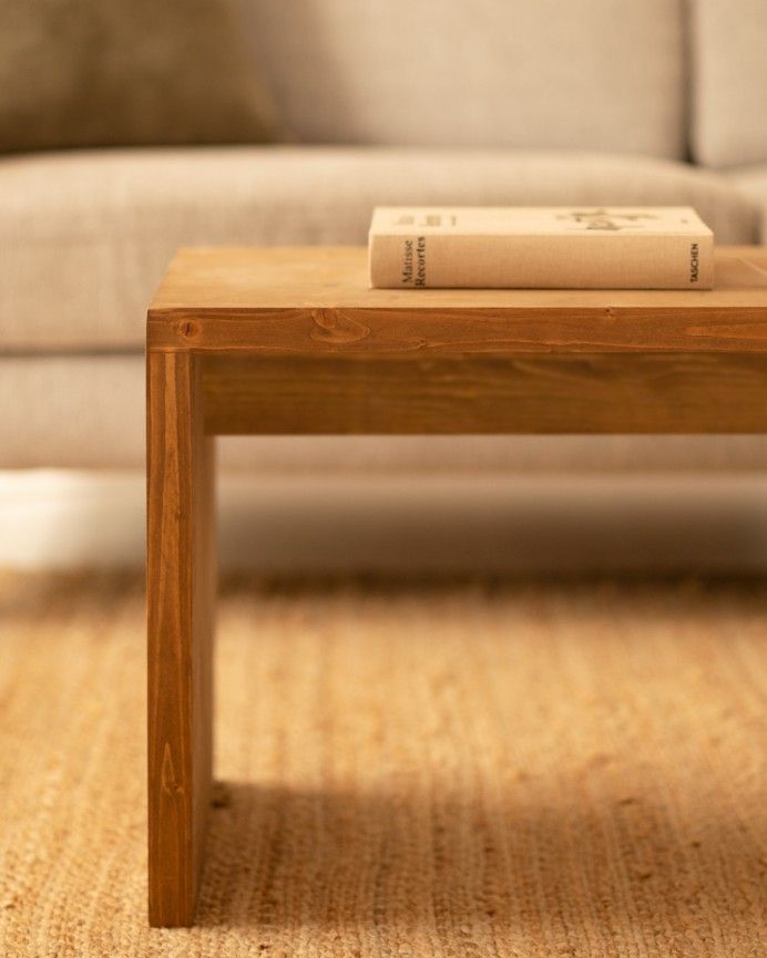 Denia - Mesa de centro de madera maciza en tono roble oscuro de 110x45x35cm