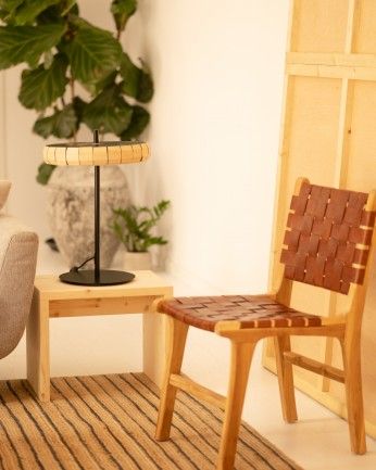 Denia - Mesita / Taburete de madera maciza en tono natural de 45x50cm