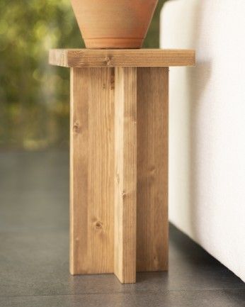 Marine - Mesa auxiliar de madera maciza en tono roble oscuro de 25x25cm
