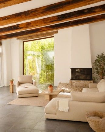 Marine - Mesa auxiliar de madera maciza en tono roble medio de 25x25cm