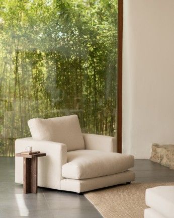 Marine - Mesa auxiliar de madera maciza en tono nogal de 25x25cm