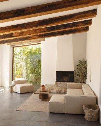 Marine - Mesa de centro de madera maciza en tono nogal de 120x70cm