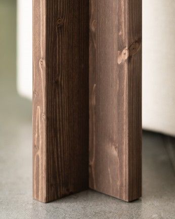 Marine - Mesa auxiliar de madera maciza en tono nogal de 25x25cm