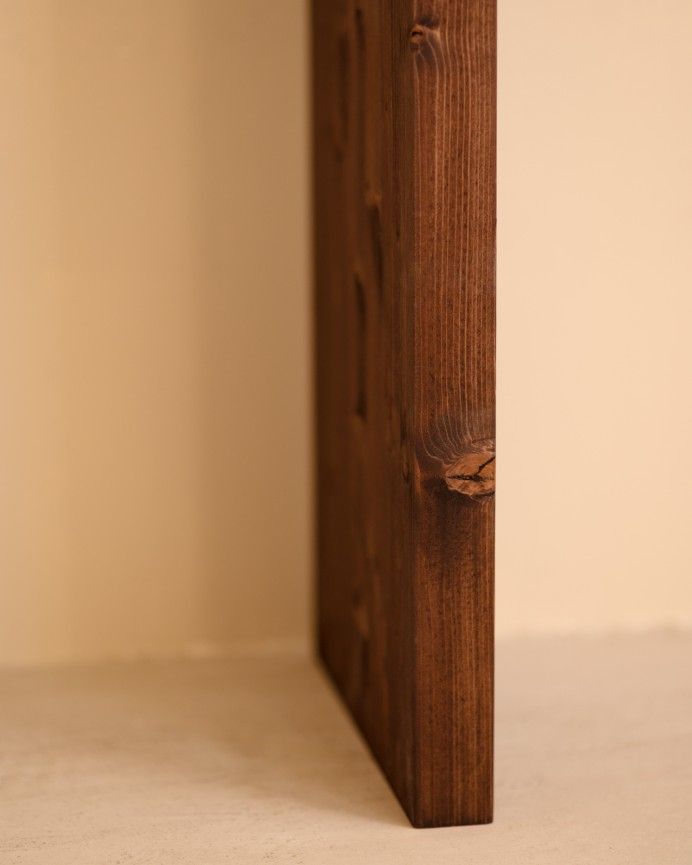 Denia - Consola de madera maciza en tono nogal de 120x80cm
