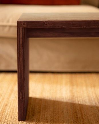 Denia - Mesa de centro de madera maciza en tono nogal de 110x45x35cm
