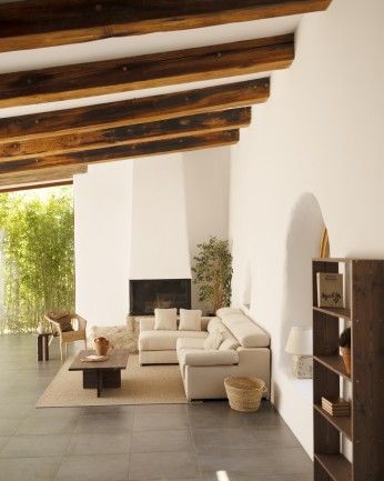 Marine - Mesa de centro de madera maciza en tono nogal de 120x70cm