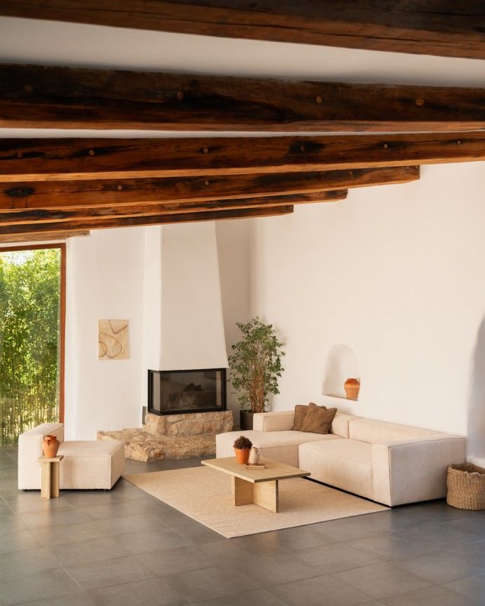 Marine - Mesa auxiliar de madera maciza en tono roble medio de 25x25cm