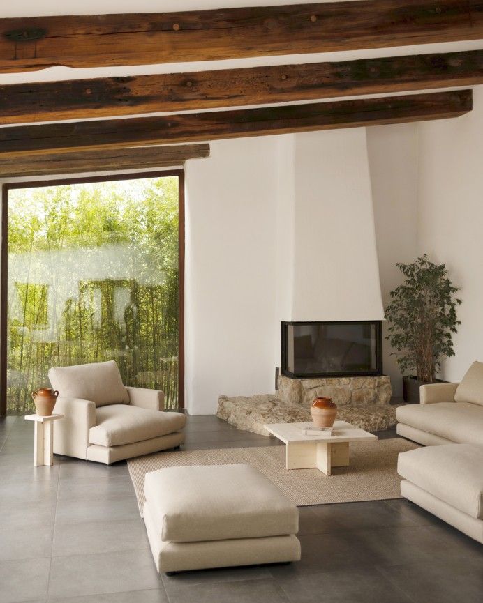 Marine - Mesa auxiliar de madera maciza en tono natural de 25x25cm