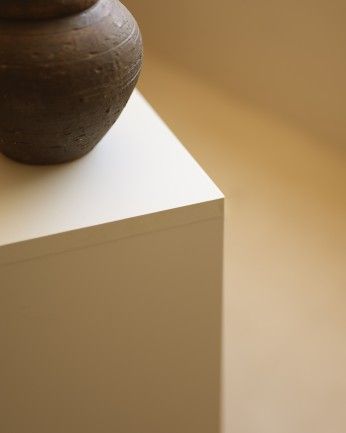 Leyre - Estanteria de madera lacada en tono beige con 1 estante