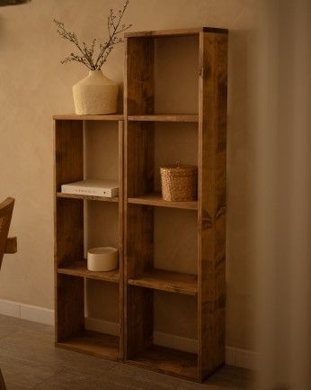 Leyre - Estanteria de madera maciza en tono roble oscuro con 2 estantes