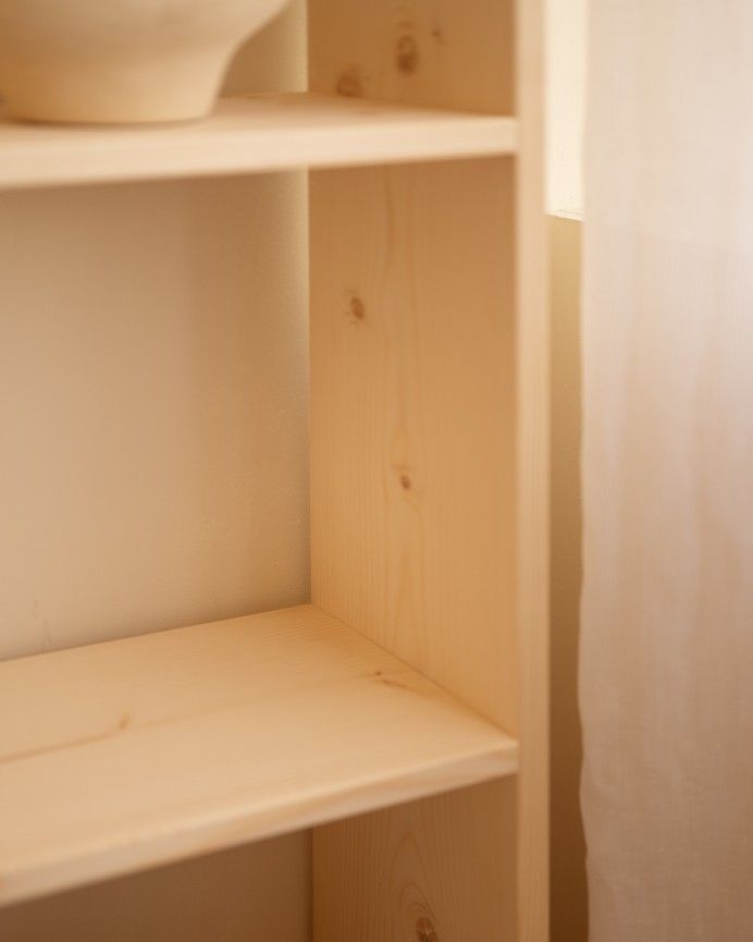 Leyre - Estanteria de madera maciza en tono natural con 4 estantes