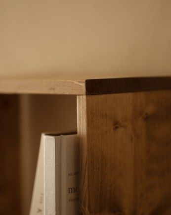 Leyre - Estanteria de madera maciza en tono roble oscuro con 4 estantes