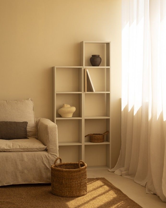 Leyre - Estanteria de madera lacada en tono beige con 4 estantes