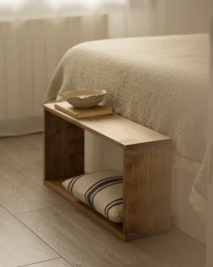 Leyre - Mueble auxiliar de madera maciza en tono roble oscuro