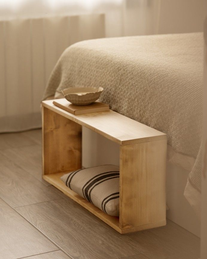 Leyre - Mueble auxiliar de madera maciza en tono roble medio