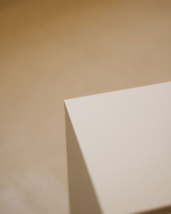 Leyre - Mueble auxiliar de madera lacada en tono beige