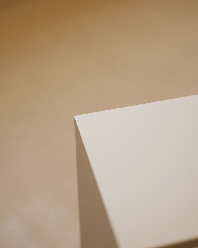 Leyre - Mueble auxiliar de madera lacada en tono beige