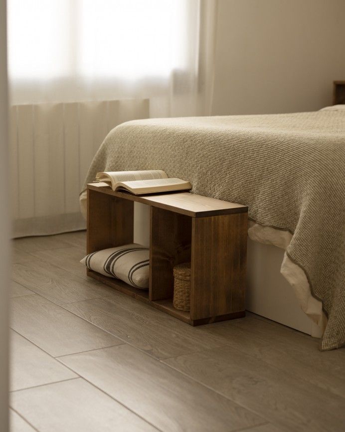 Leyre - Mueble auxiliar de madera maciza en tono roble oscuro con 1 separador