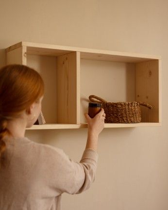 Leyre - Mueble auxiliar de madera maciza en tono natural con 1 separador