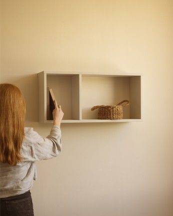 Leyre - Mueble auxiliar de madera lacada en tono beige con 1 separador