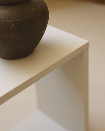 Leyre - Mueble auxiliar de madera lacada en tono beige con 1 separador