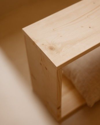 Leyre - Mueble auxiliar de madera maciza en tono natural con 1 estante y 2 separadores