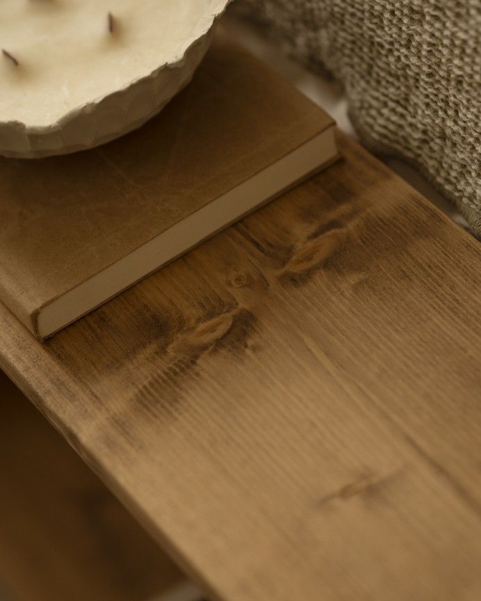 Leyre - Mueble auxiliar de madera maciza en tono roble oscuro con 1 estante y 2 separadores