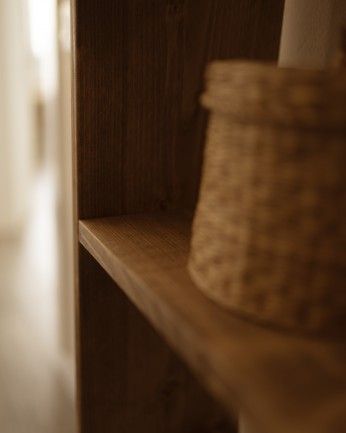 Leyre - Mueble auxiliar de madera maciza en tono roble oscuro con 1 estante y 2 separadores