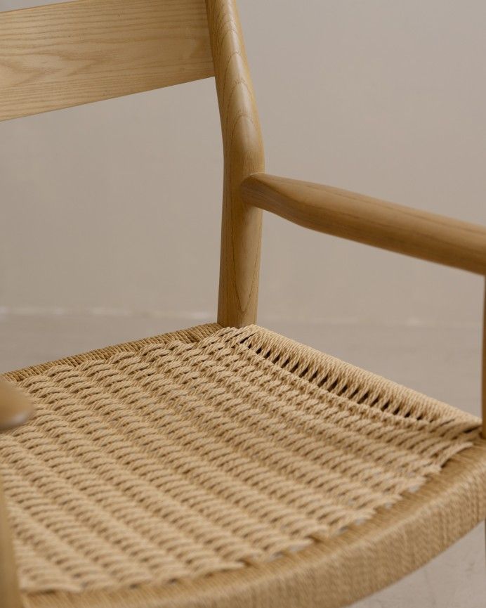 Alaia - Silla de madera olmo y asiento trenzado de cuerda en tono natural de 78x54cm EN PREVENTA DISPONIBLE A FINALES DE JULIO