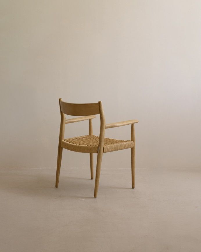 Alaia - Silla de madera olmo y asiento trenzado de cuerda en tono natural de 78x54cm EN PREVENTA DISPONIBLE A FINALES DE JULIO